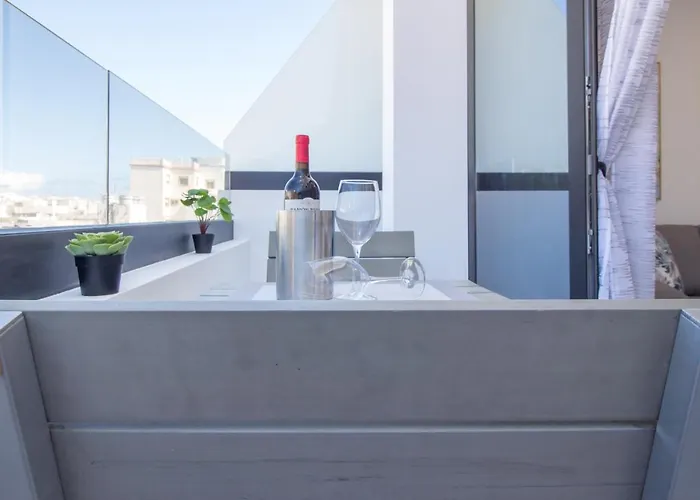 Mainstream With Balcony By Canariasgetaway Apartman *