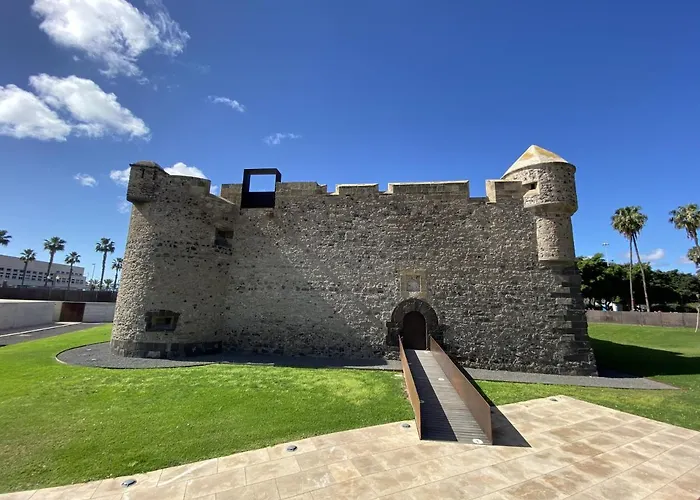 Mainstream With Balcony By Canariasgetaway Apartman